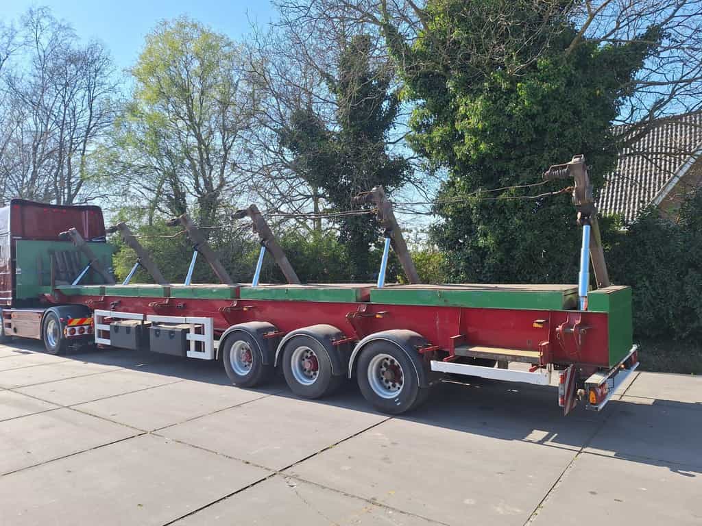 Schmidt SPK/E8/E/13,6 Schräglader platform semi-trailer