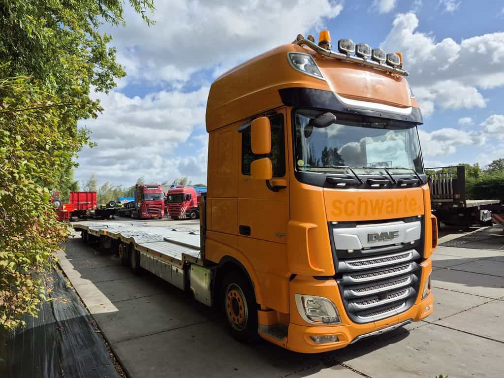 DAF XF450 + WEKA Anhanger machine transporter hubtisch alu rampen car transporter