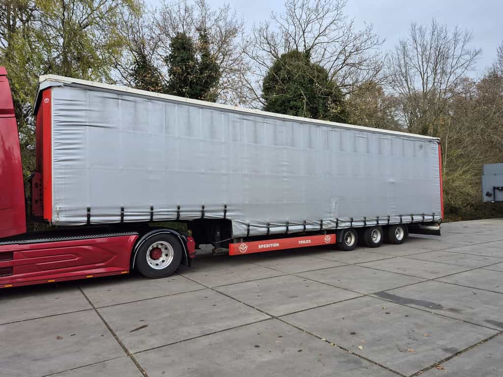 Krone SD tieflader curtain side semi-trailer