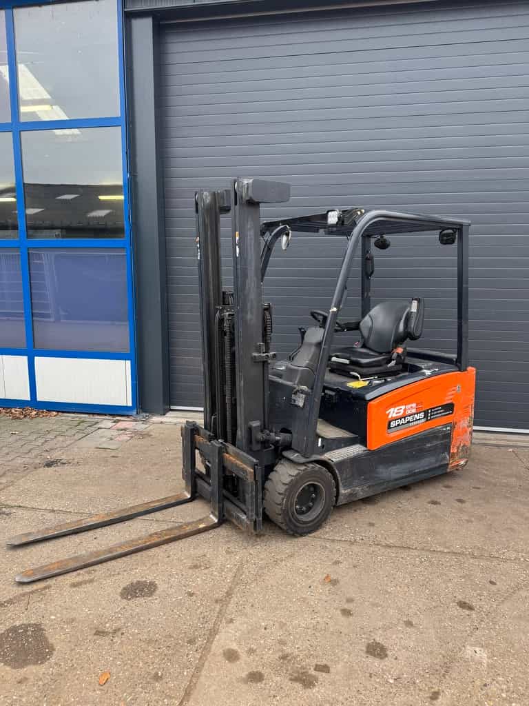 Doosan 1800KG heftruck Freelift