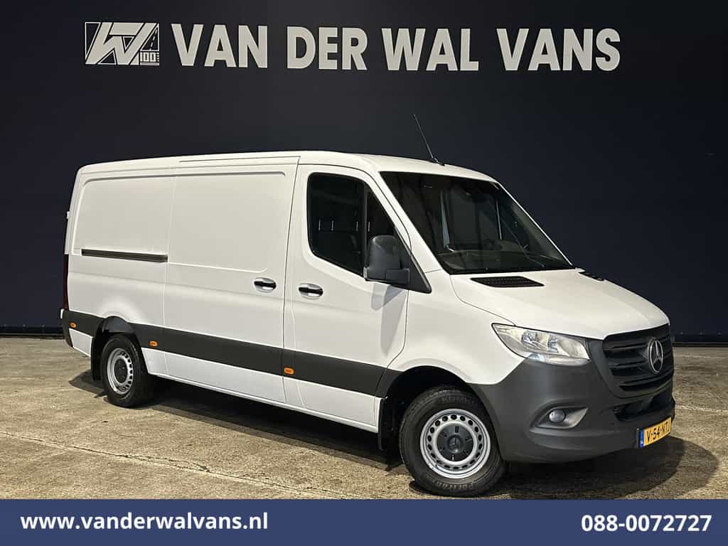 Mercedes-Benz Sprinter 317 CDI 170pk L2H1 Euro6 Airco | Camera | Navigatie | Apple Carplay | Cruisecontrol | Trekhaak | Chauffeursstoel Android Auto, Bijrijdersbank