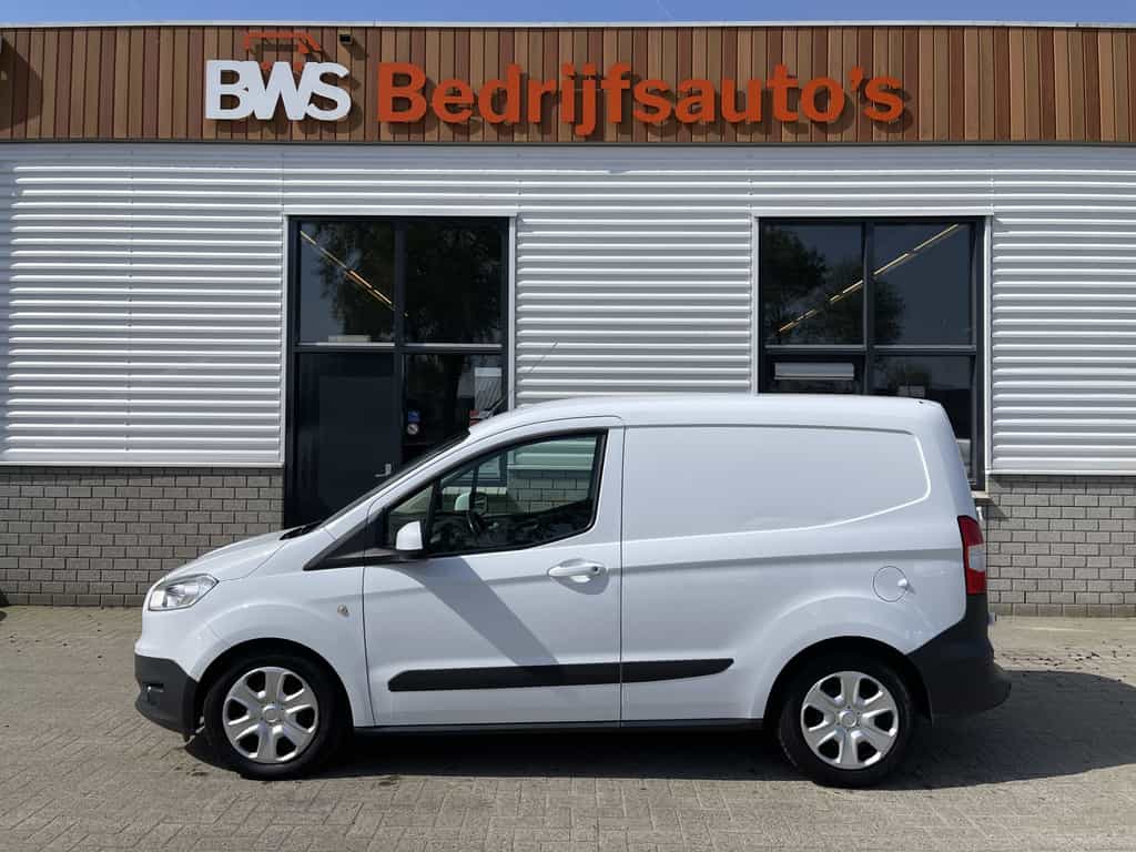 Ford Transit Courier 1.5 TDCI Trend / vaste prijs rijklaar € 6.450 ex btw / 102.273 km NAP / airco / trekhaak / schuifdeur / navigatie / deukjes rondom