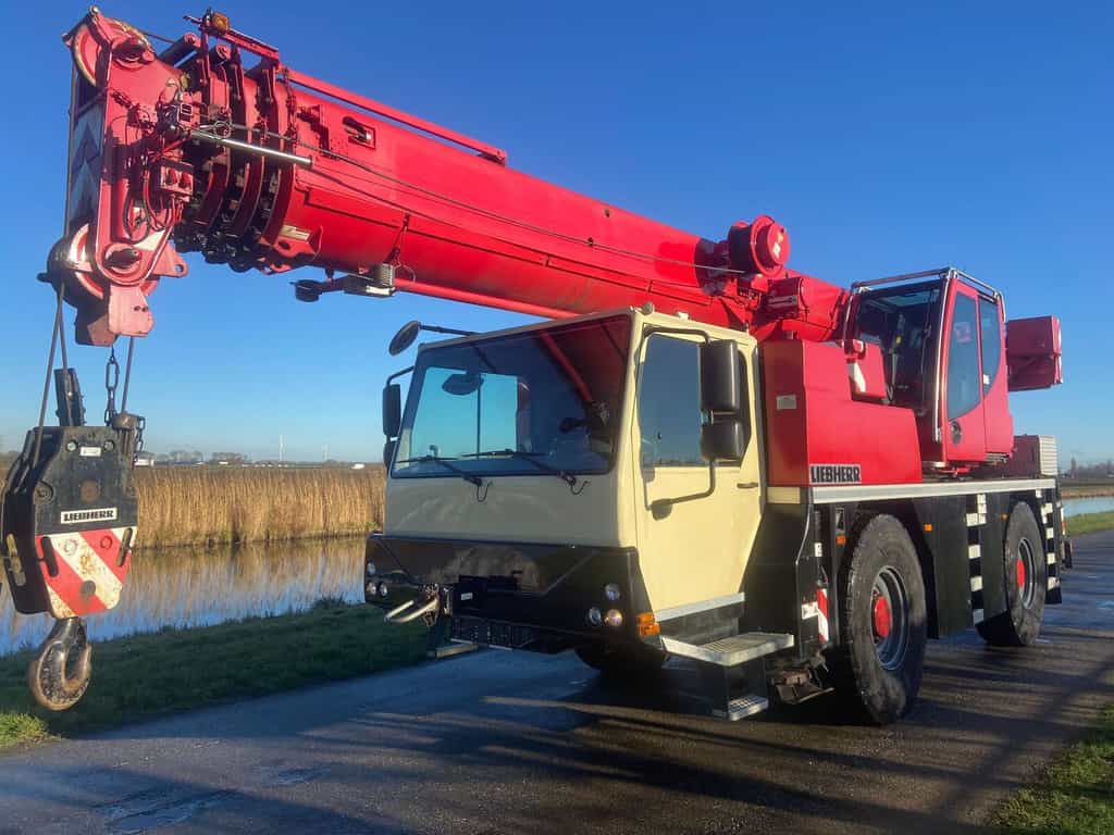 Liebherr LTM 1040-2.1 truck crane