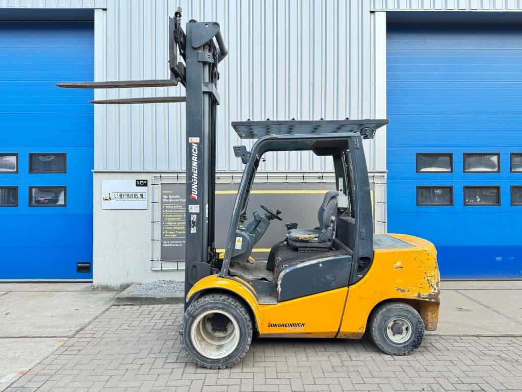 VS-22603 Diesel triplex heftruck Jungheinrich 3,5 ton