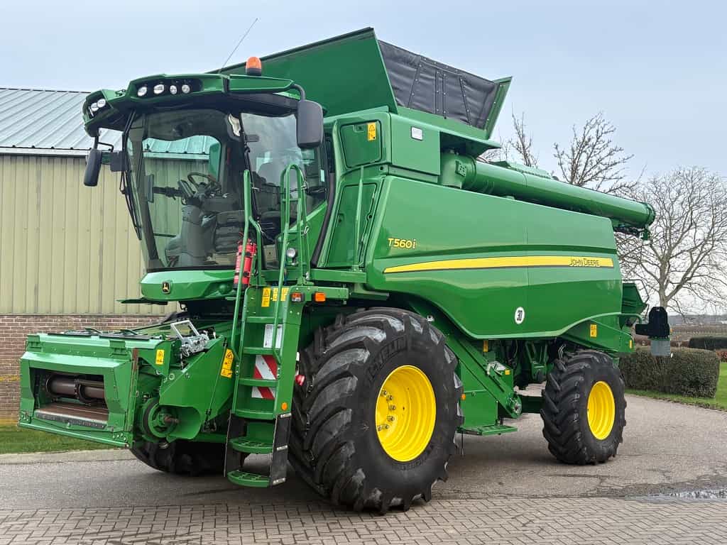 John Deere T560i