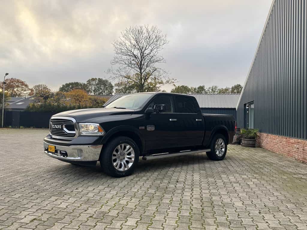 Dodge Ram  1500 Long Horn 5.7 V8