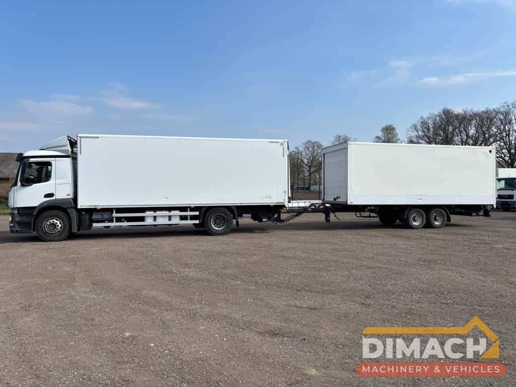 Mercedes-Benz Antos 1833 Dichte bakwagen met laadklep 4x2 + aanhanger Fliegl met laadklep 2 assen - Euro 6 - airco DM1013