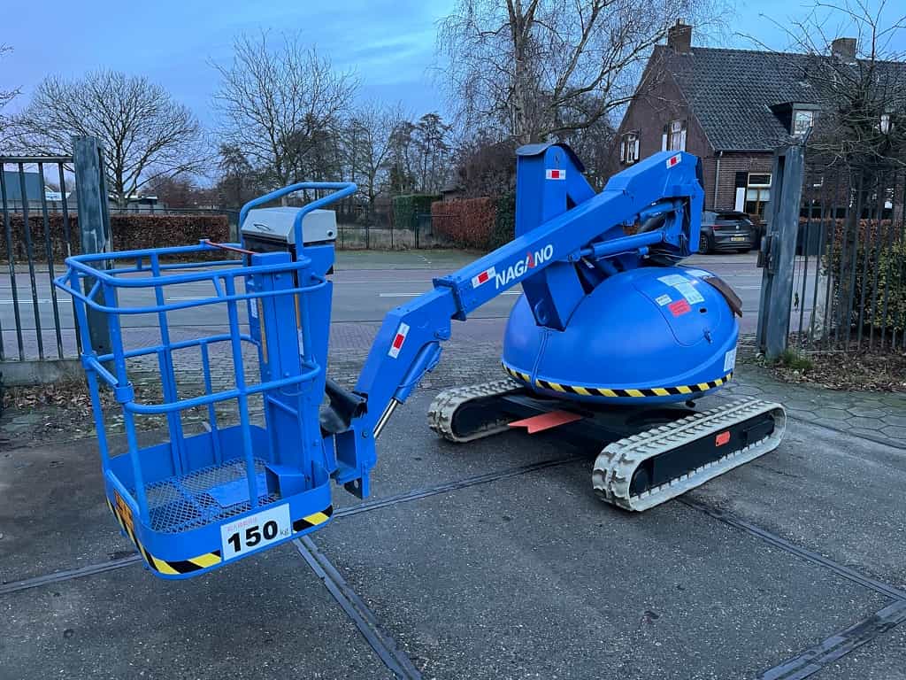 Zeer nette knikhoogwerker op rups Maeda HF070R-2