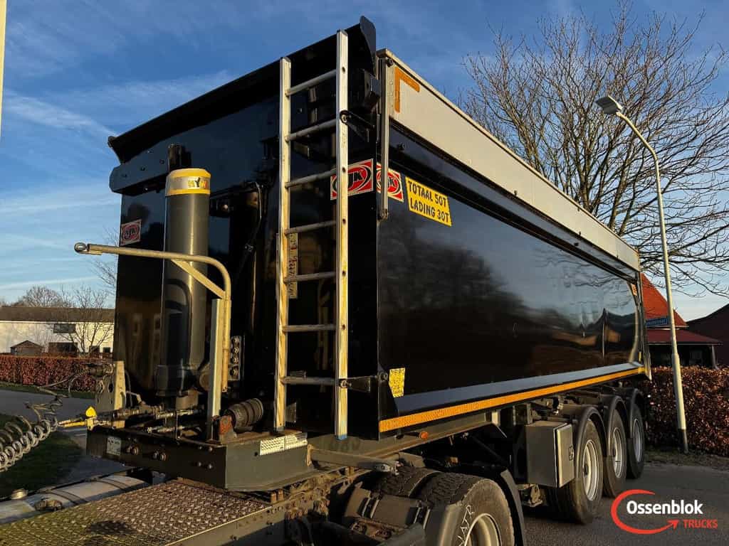 AJK N/A 3 assige trailer, geisoleerde kipper. As 1 liftas. OT5238