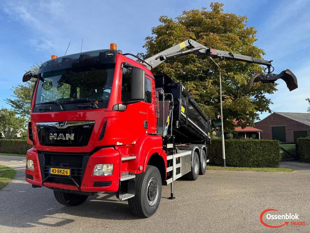 MAN TGS 26.360 6x6 Euro 6 met 2 zijden kipper en HMF 1643Z2 kraan OT5331