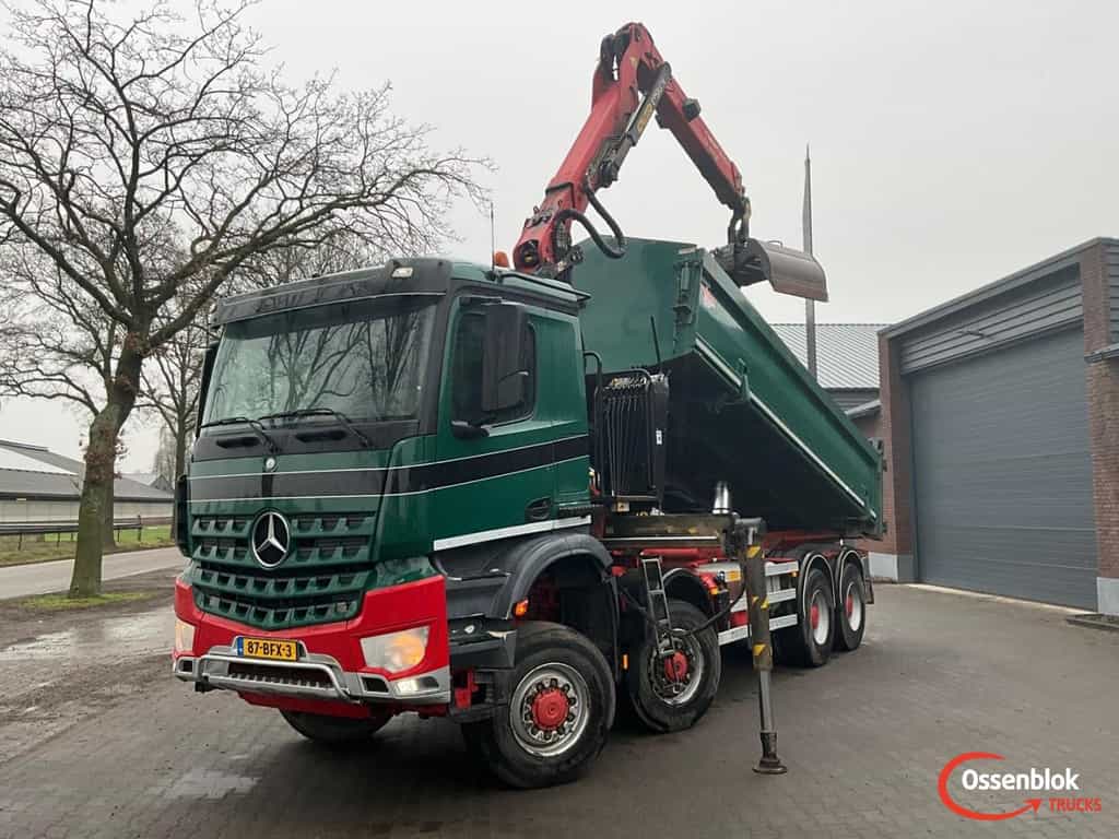 Mercedes-Benz Arocs 4142 8x8 Euro 6, 2 zijden kipper met Palfinger Q170Z95TR kraan. OT5206