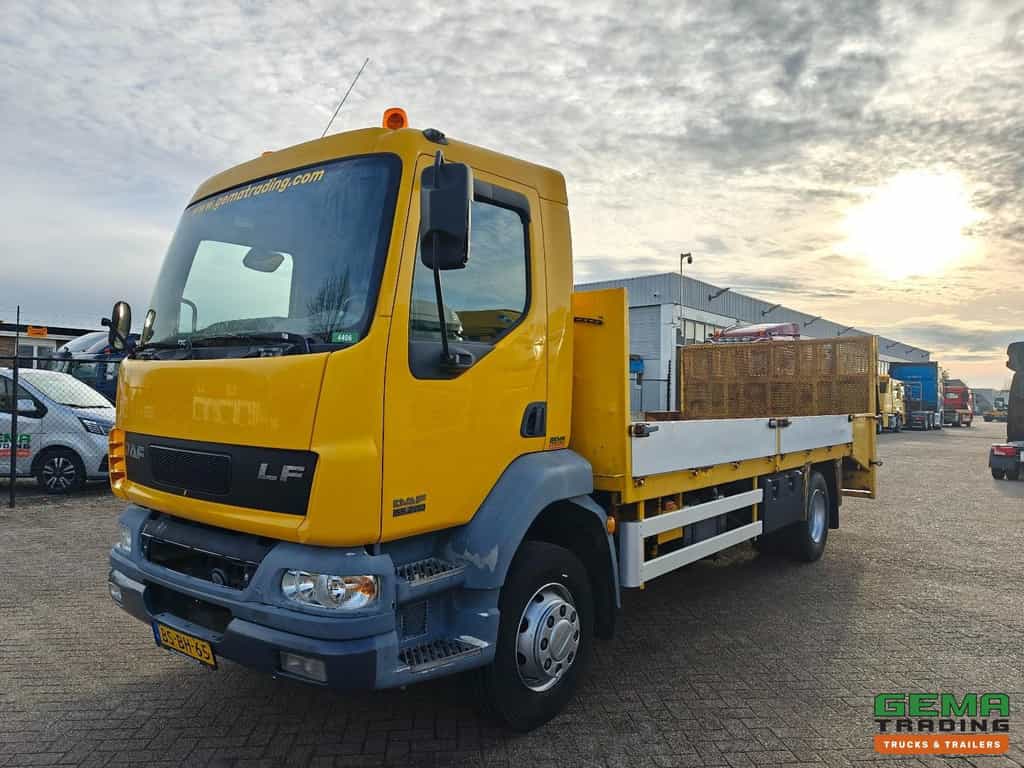 DAF LF 55.220 4x2 Dagcab Euro3 - Handgeschakeld - Oprijwagen 6.12m - OprijRamp - Tacho Analoog 10/2026 APK