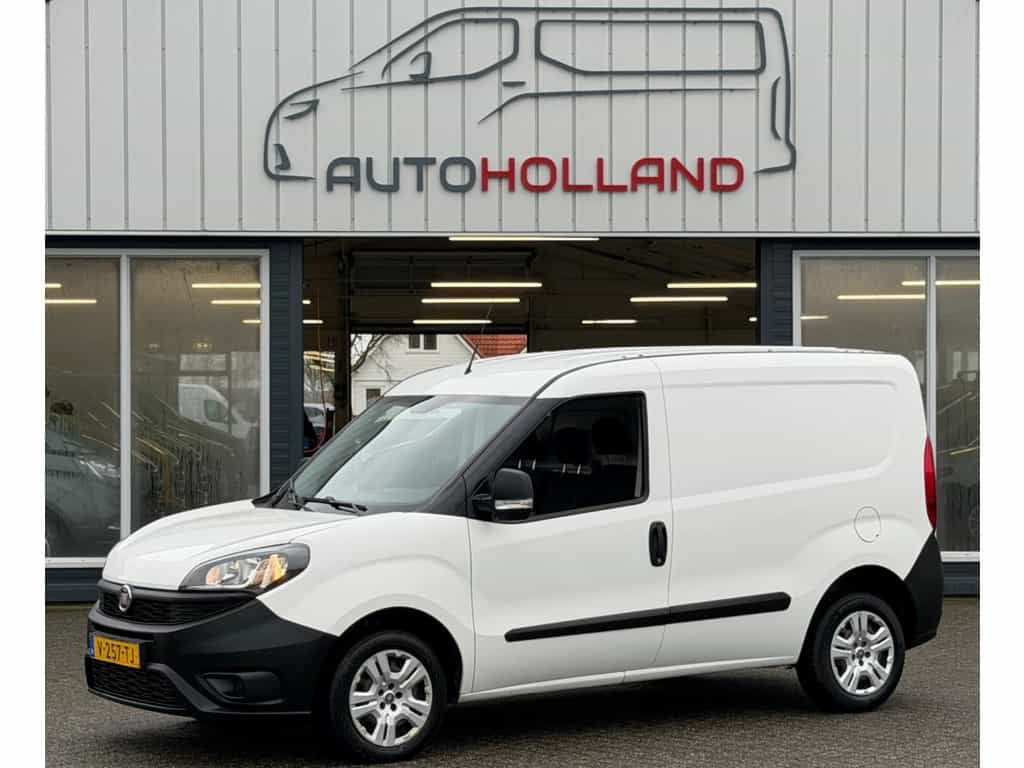 Fiat Doblo 1.6 MJ 77KW 105PK EURO 6 3 ZITS BIJRIJDERSBANK/ AIRCO/ CRUISE CONTROL/ NAVIGATIE/ 100% DEALERONDERHOUDEN
