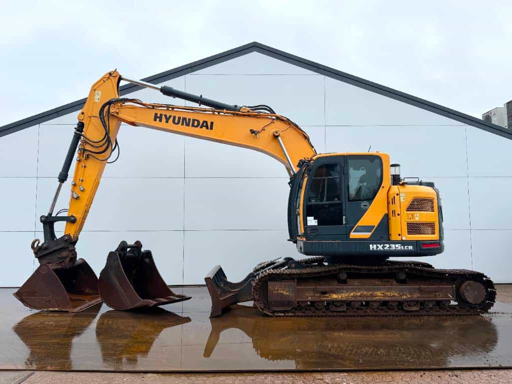 Hyundai HX235 LCR - Extra Bucket / Automatic Greasing