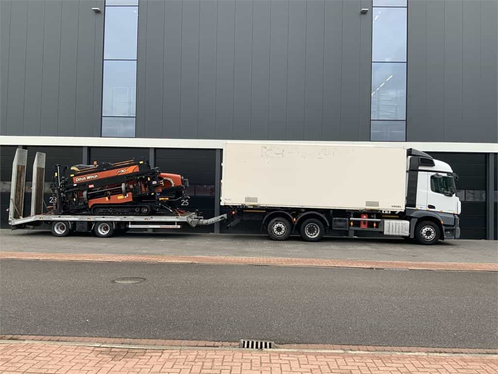 Ditch Witch JT 30 + TRUCK ACTROS + TRAILER MOESLEIN