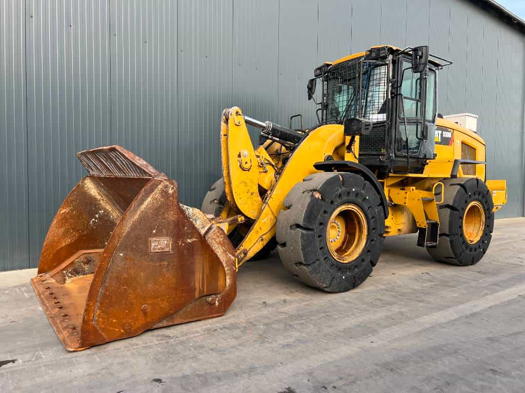 CAT 930M