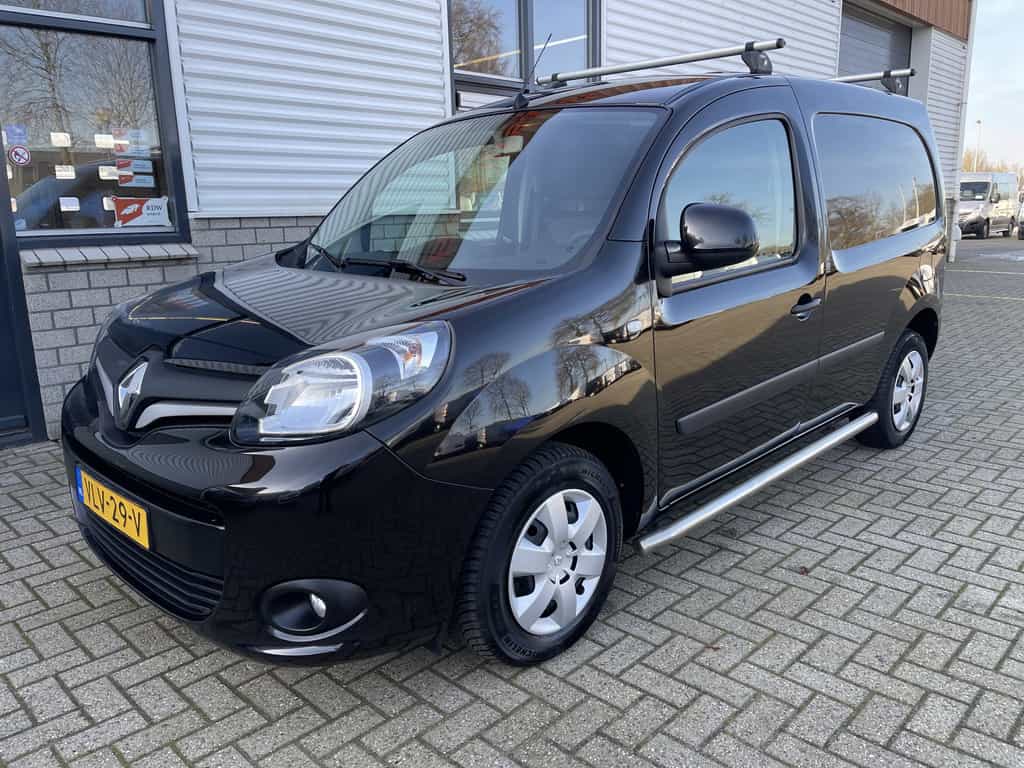Renault Kangoo 1.5 Blue dCi 95pk Work Edition / zwart metallic / vaste prijs rijklaar € 12.950 ex btw / lease vanaf € 218 / airco / cruise / trekhaak / dakdragers / euro 6 / bpm vrij !