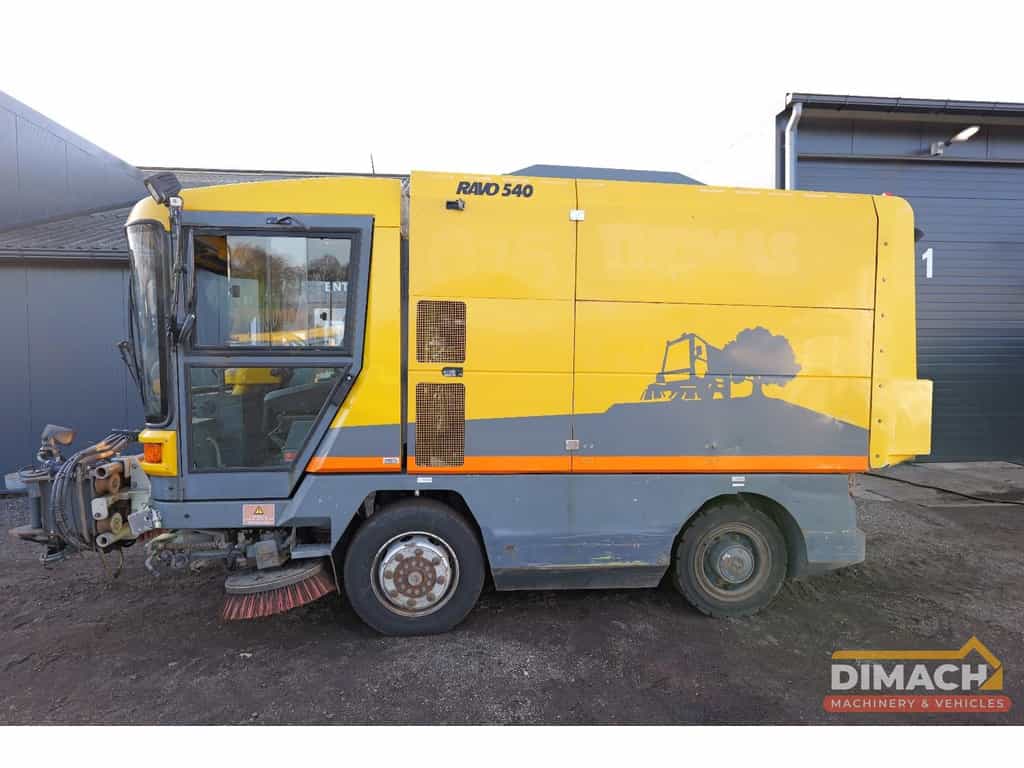 RAVO 540 NL machine - camera - veegzuig - hydraulische klep - troittoir borstels - rechts stuur DM1179
