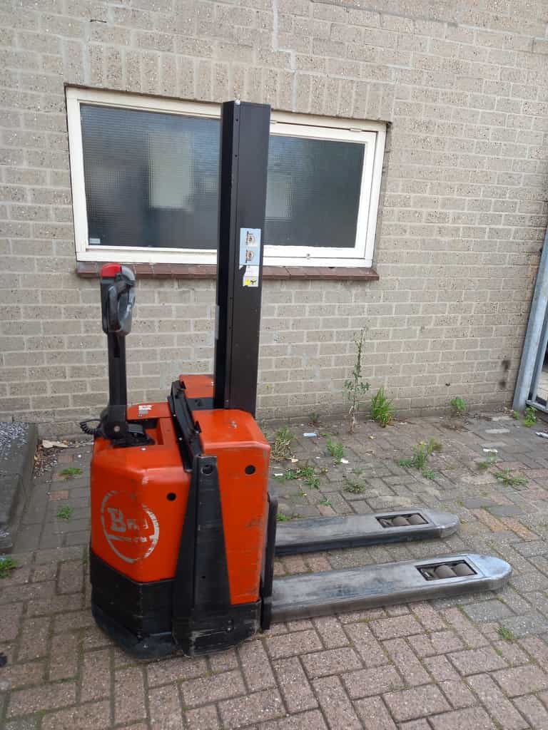 BT Toyota SWE 080 L Dubbelstock Freelift Stapelaar