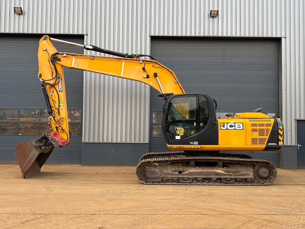 JCB JS220