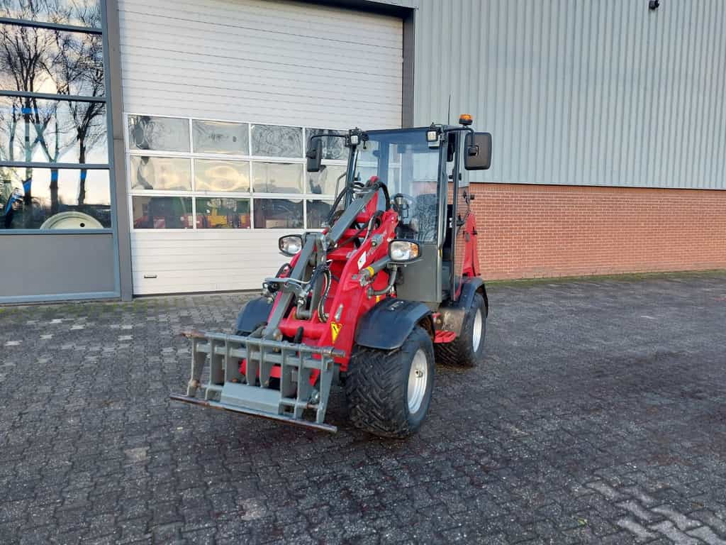 Weidemann 1390 Deluxe Shovel