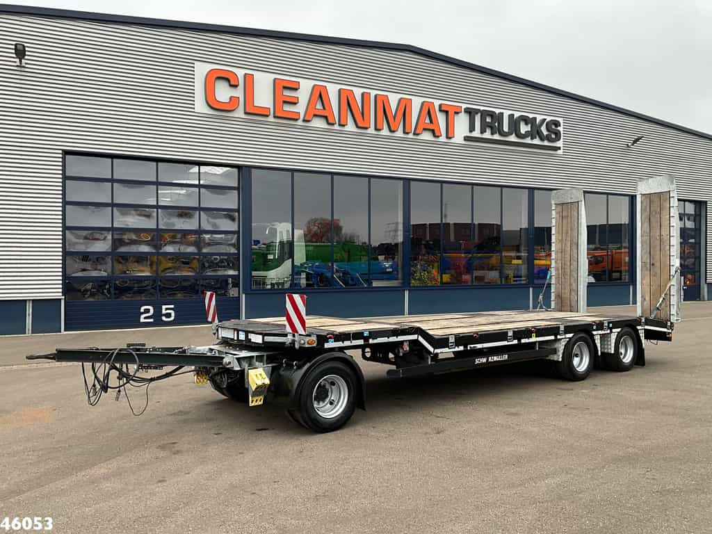 Schwarzmüller 3-assige aanhangwagen met oprijrampen