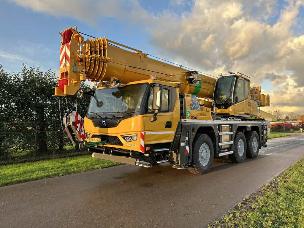 XCMG XCA60_EV truck crane