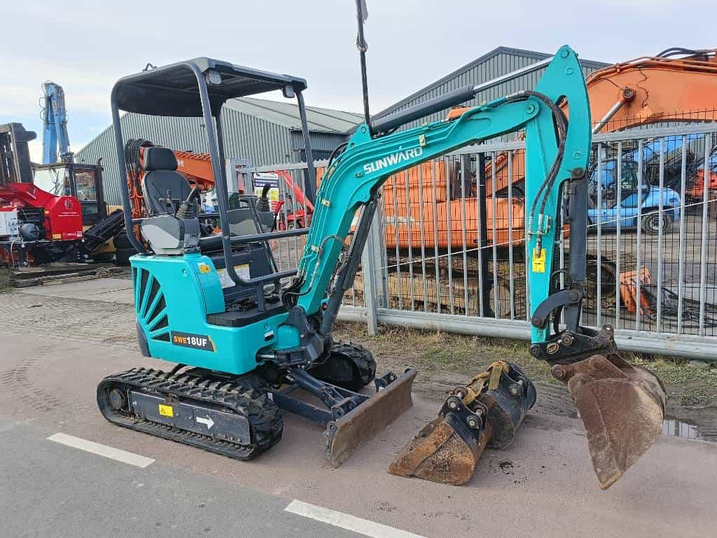 Sunward SWE 18 UF minigraver mini excavator graafmachine