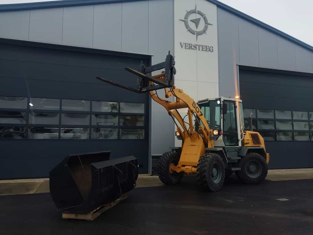Liebherr 507 shovel!!