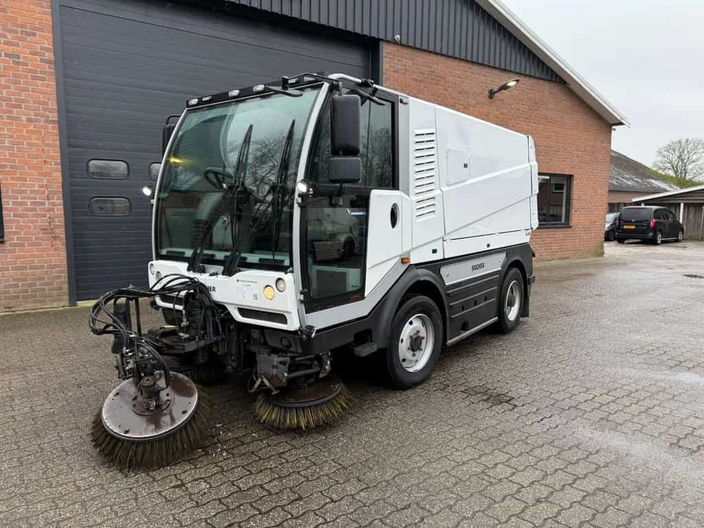 Bucher Citycat 5006 XL 3 extra Borstels NL Machine road sweeper