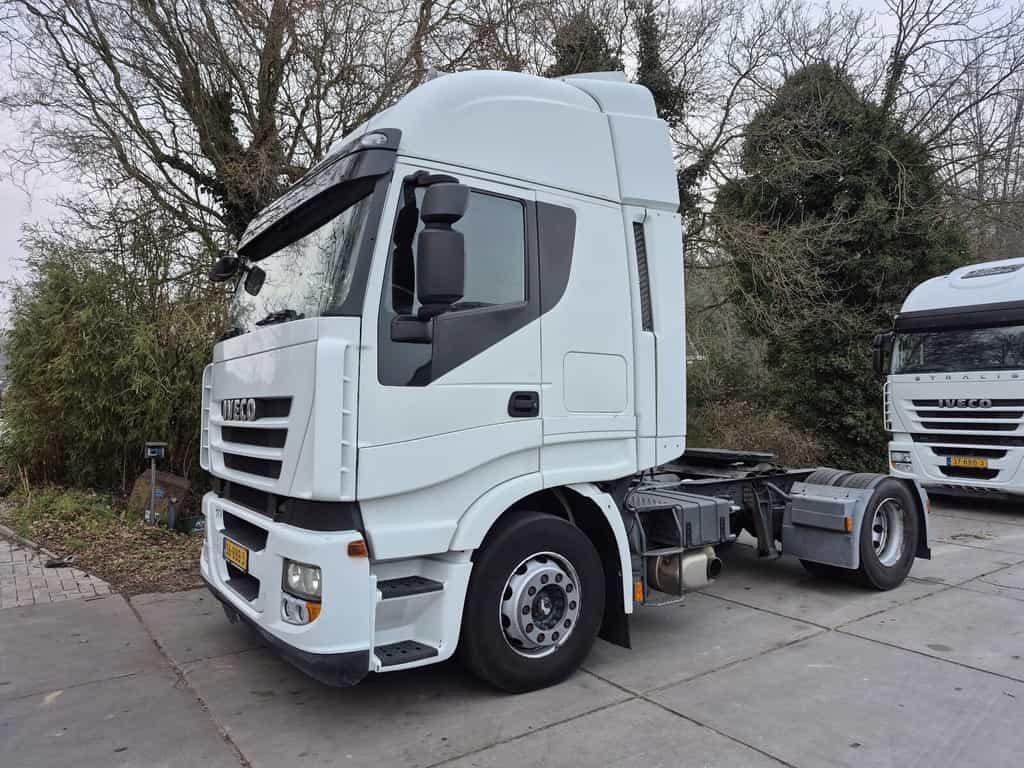 IVECO AS440S42T/P EEV  272432KM  (2 STUCK) truck tractor