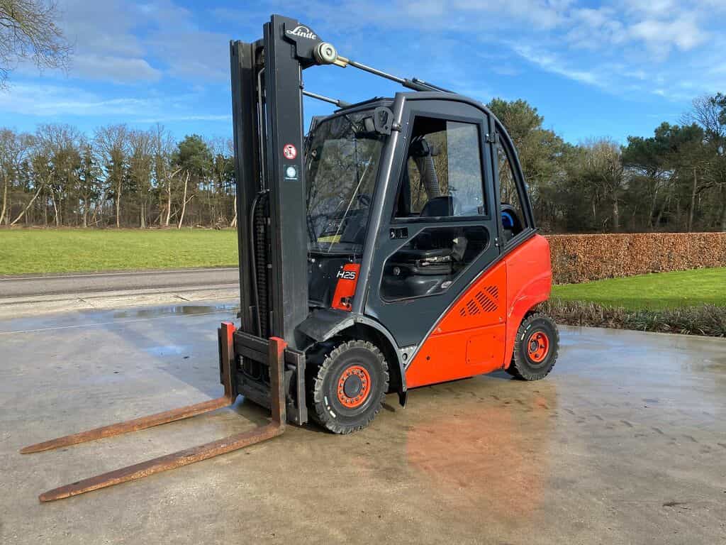Linde H25T-01 2010 keuring lpg 5.55 hoog