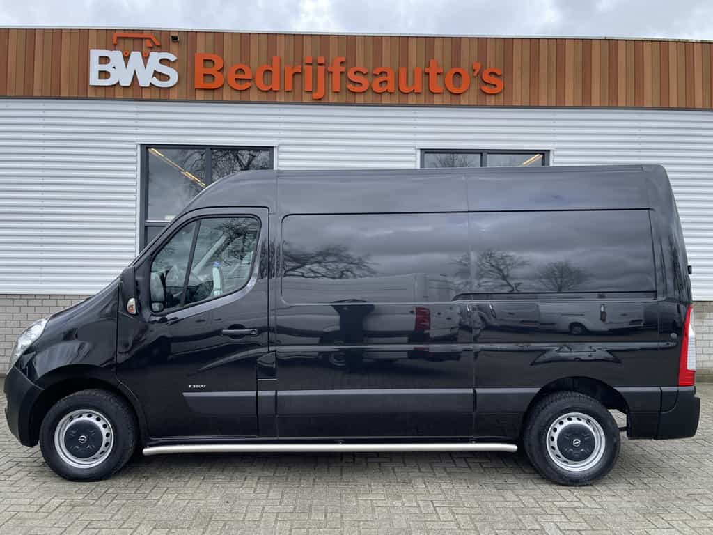Opel Movano 2.3 CDTI 130pk L2H2 / vaste prijs rijklaar € 17.950 ex btw / lease vanaf € 366 / airco / cruise / navigatie / pdc achter / zwart metallic / geveerde chauffeurs stoel !