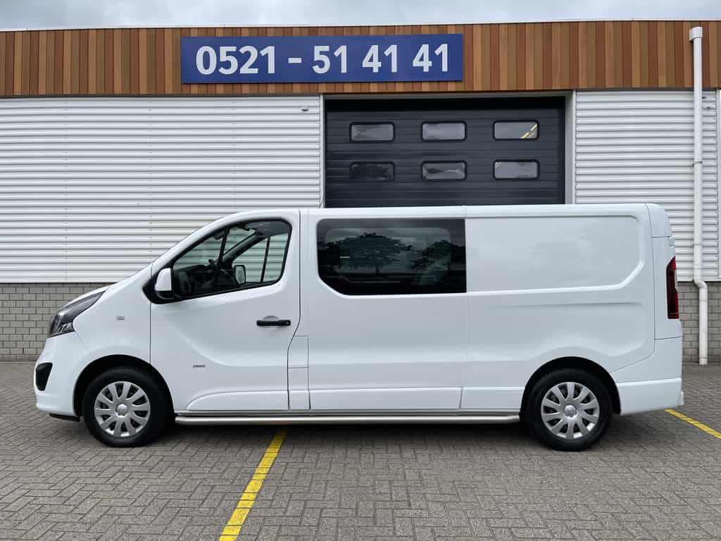 Opel Vivaro 1.6 CDTI 125pk L2H1 DC 5 persoons Sport EcoFlex / rijklaar € 17.950 ex btw / lease vanaf € 401 / stoelverwarming / airco / cruise / trekhaak / navi / pdc !
