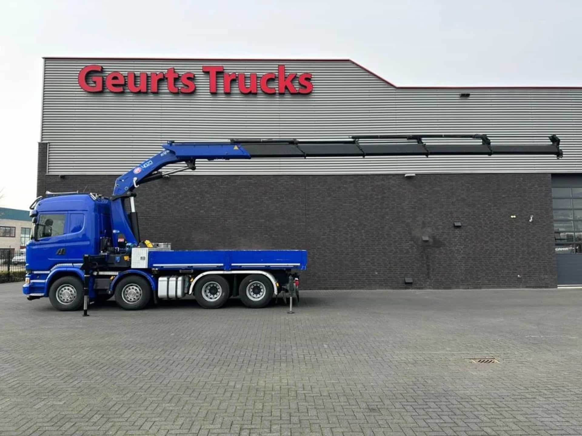 Scania  R580 V8 8X4 TREKKER-BAKWAGEN COMBI + HMF 4020-K5 KRAAN/KRAN/CRANE/GRUA