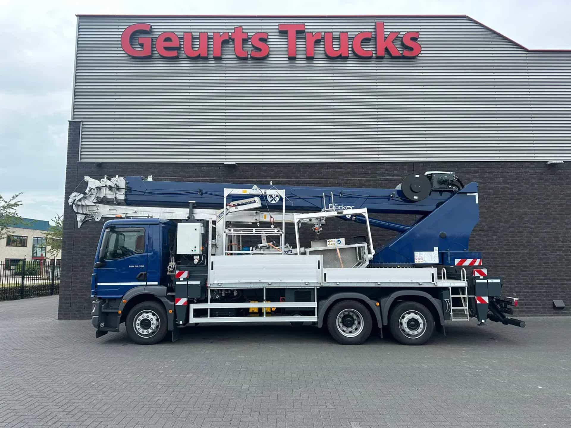 MAN  TGM 26.340 6X2 BÖCKER AK 46/6000 + JIB MONTAGEKRAN/DACHDECKERKRAN/ROOFCRANE/KRAAN/KRAN/CRANE/GRUA