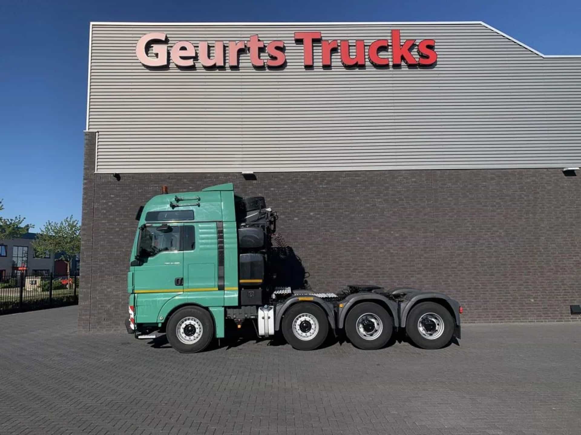 MAN  TGX 41.680 V8 8X4 HEAVY DUTY TRACTOR 250 TONS