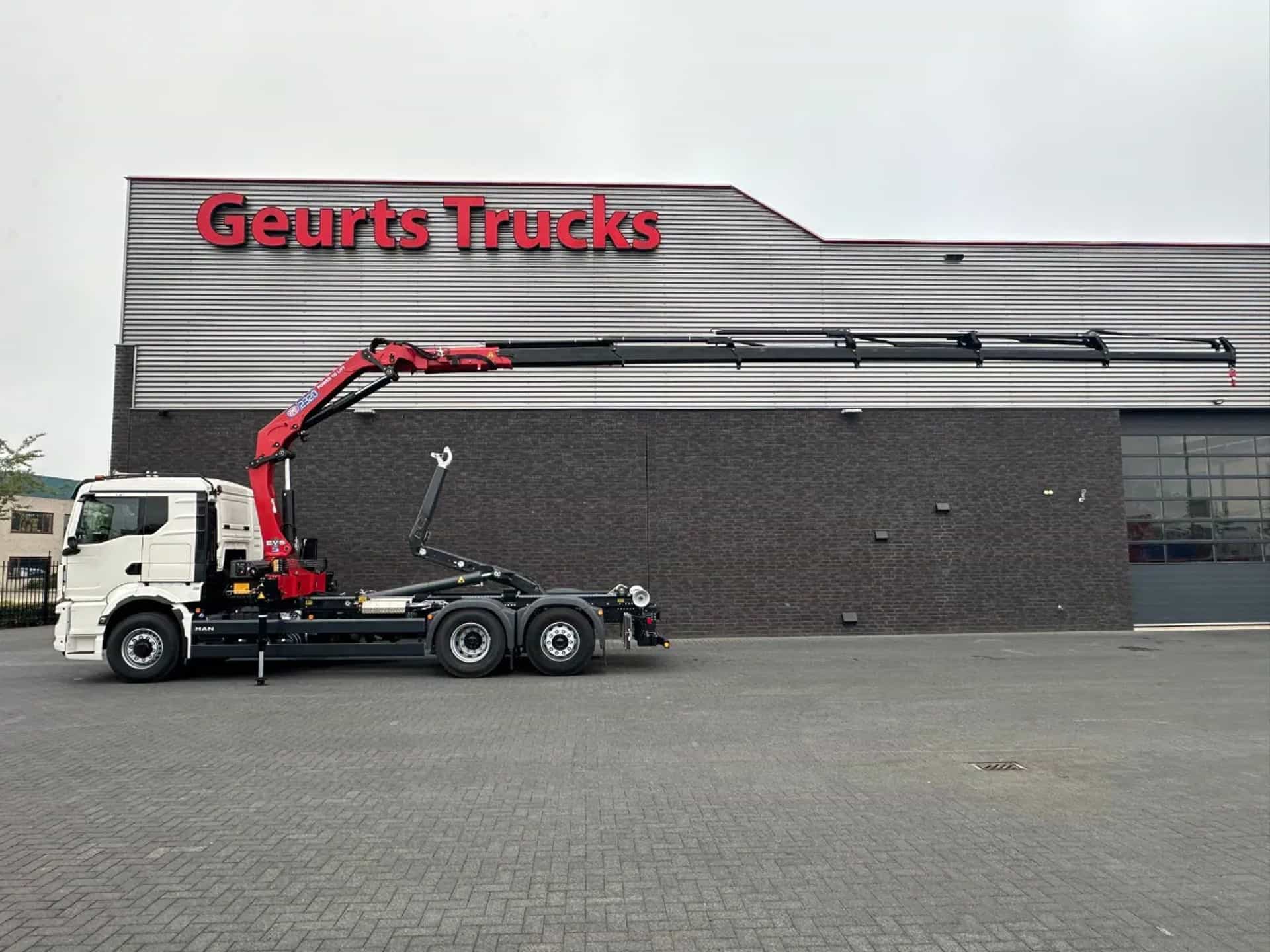 MAN  TGS 26.520 6X4H-4 BL NEW MODEL + MEILLER HAAKARMSYSTEEM + HMF 2320 K6-RCS KRAAN/KRAN/CRANE/GRUA