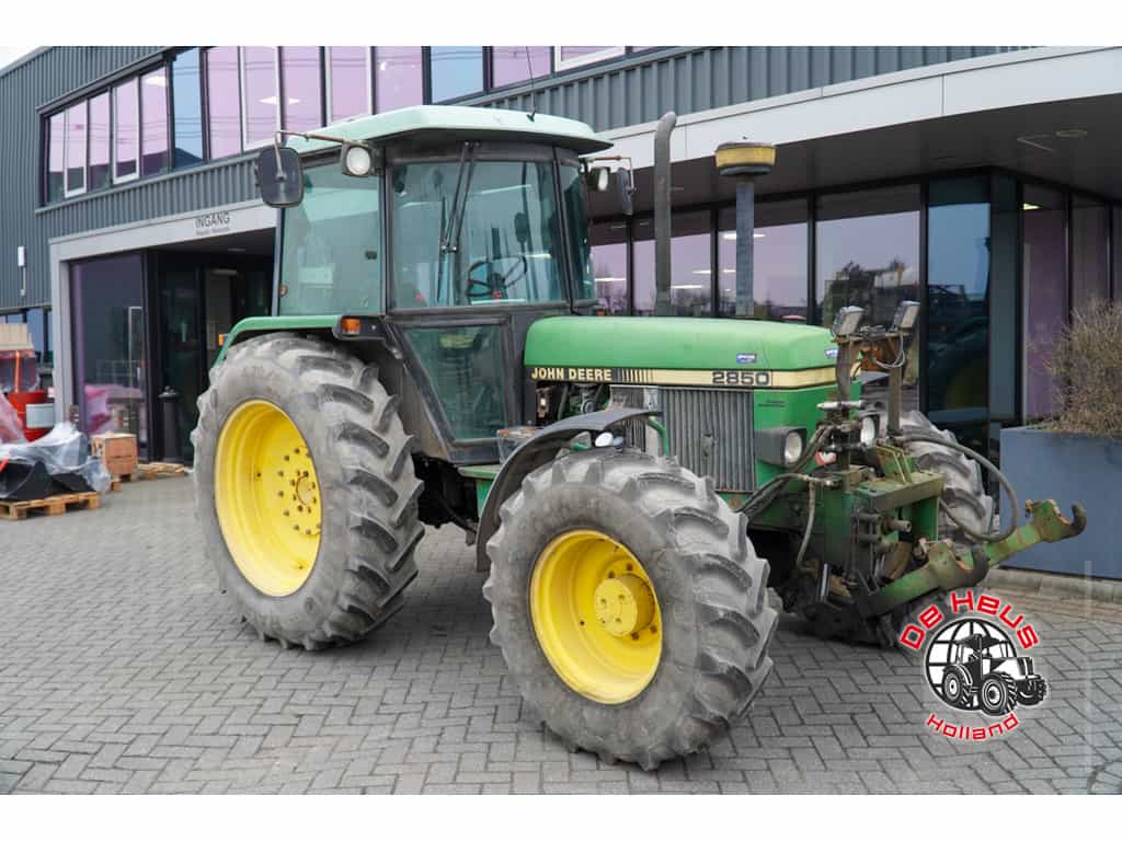 John Deere 2850