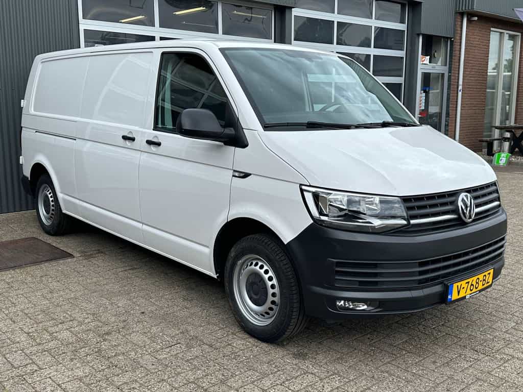 Volkswagen Transporter 2.0 TDI L2H1 102pk Kastinrichting 2200kg Trekgewicht Cruise controle Parkeerhulp achter Lang Bpm vrij 1e eigenaar Dealer onderhouden !! Euro 6