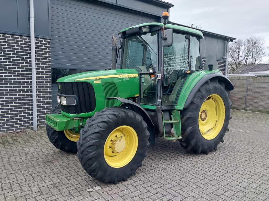 John Deere 6120