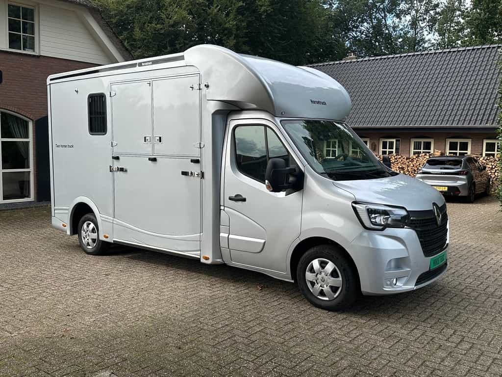 Horsetruck, Paardenvrachtwagen Renault Mast, ATM NIEUW 2025 Hengstenuitvoering BPM VRIJ !