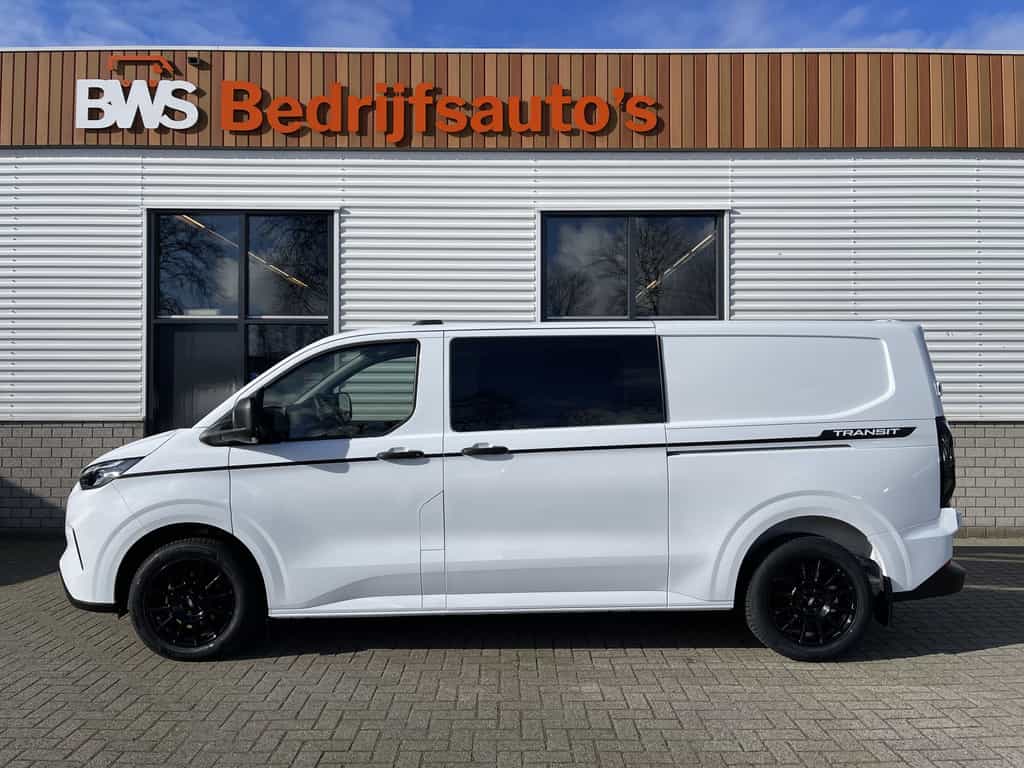 Ford Transit Custom 320 2.0 TDCI 130pk L2H1 Sport originele DC 5 persoons / rijklaar € 42.950 ex btw / lease vanaf € 769 / 18 inch velgen 4 seizoenen banden / nieuwe bus BPM vrij !
