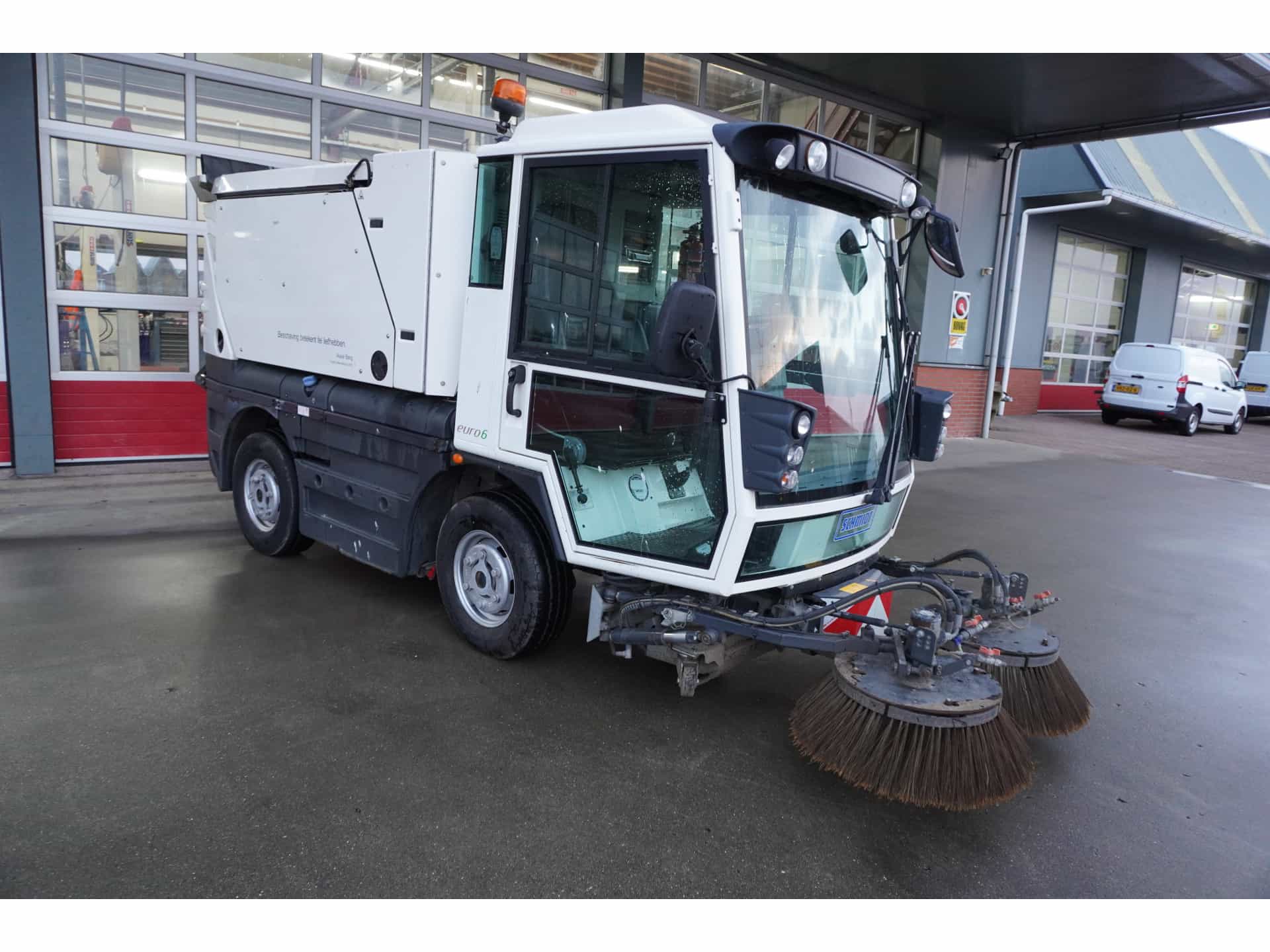 Schmidt  SWINGO 200 Veegmachine Euro 6