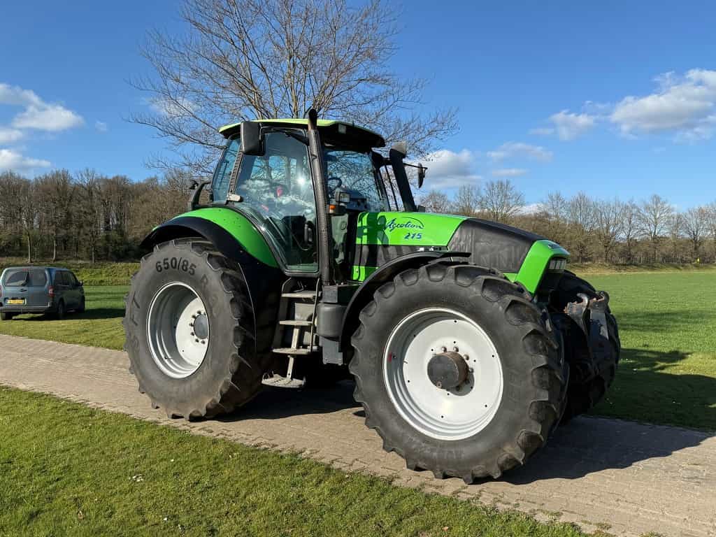 Deutz Fahr Agrotron 215. Met Fronthef en PTO
