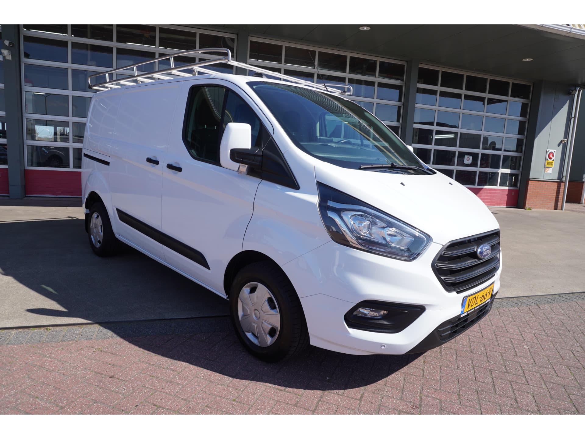 Foto 2 van Ford 300S 2.0 TDCI 130PK L1H1 Trend
