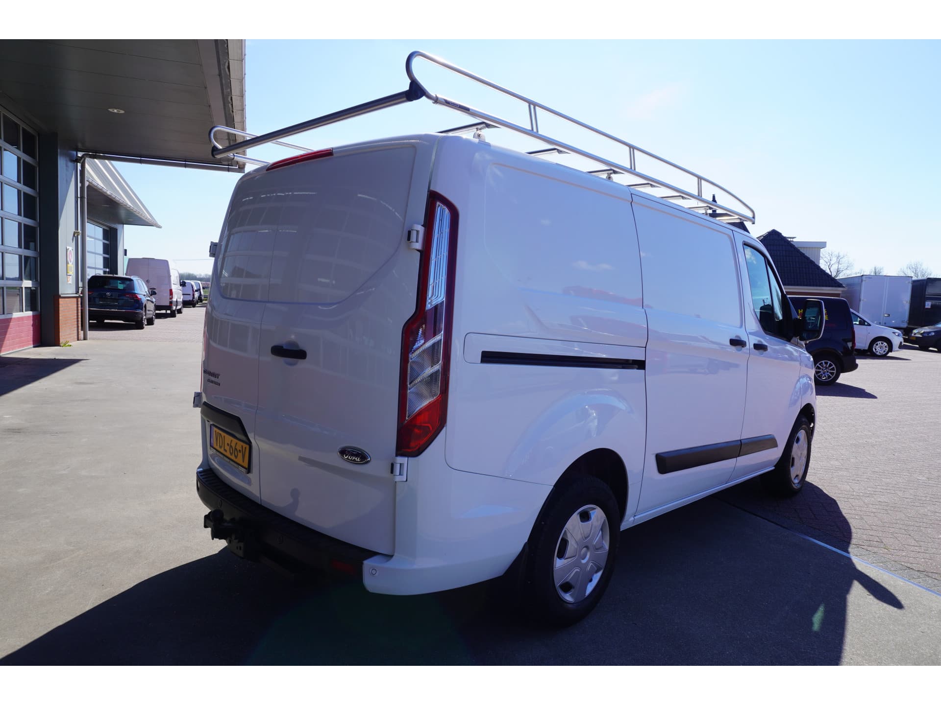 Foto 3 van Ford 300S 2.0 TDCI 130PK L1H1 Trend