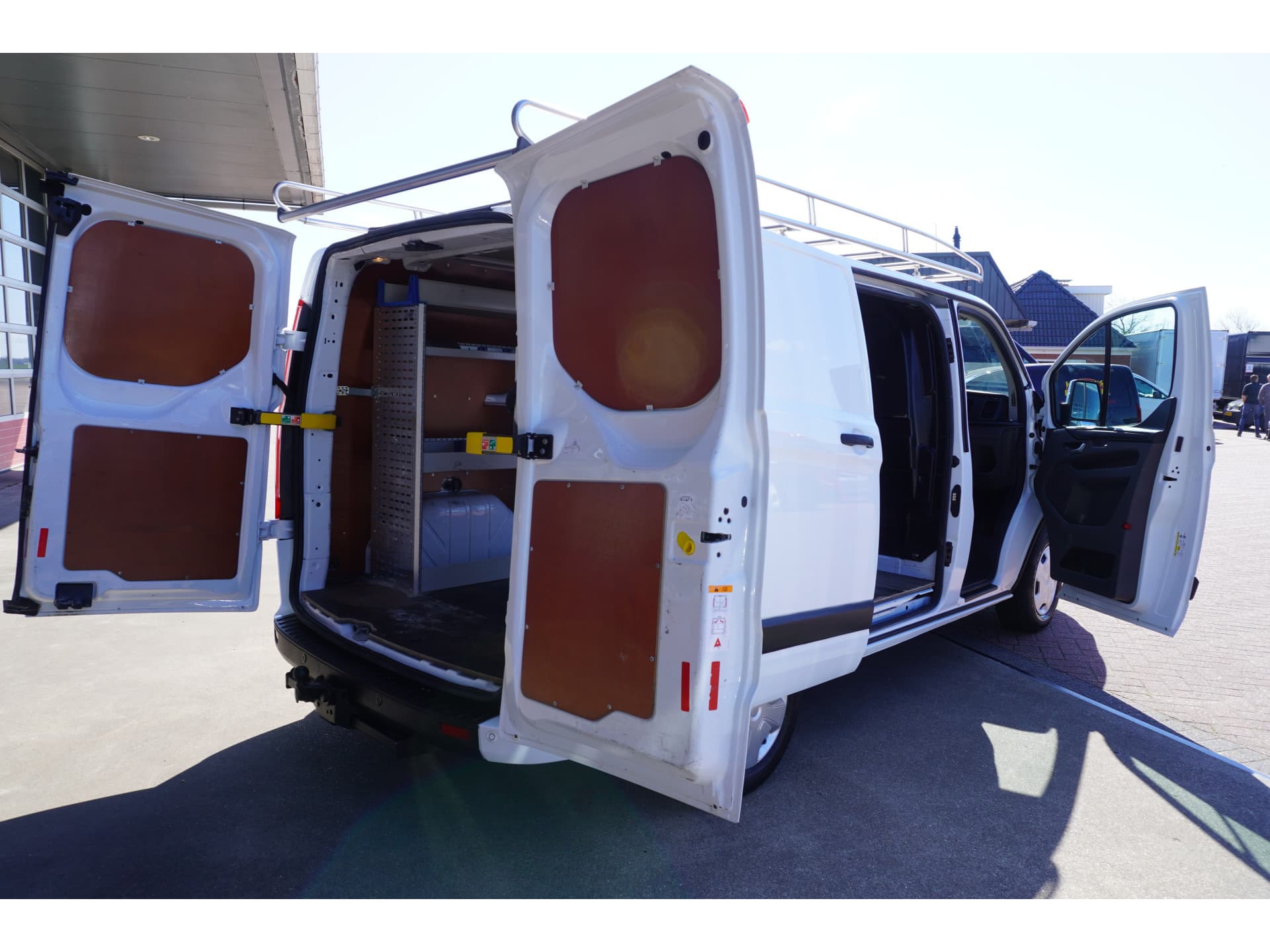 Foto 4 van Ford 300S 2.0 TDCI 130PK L1H1 Trend