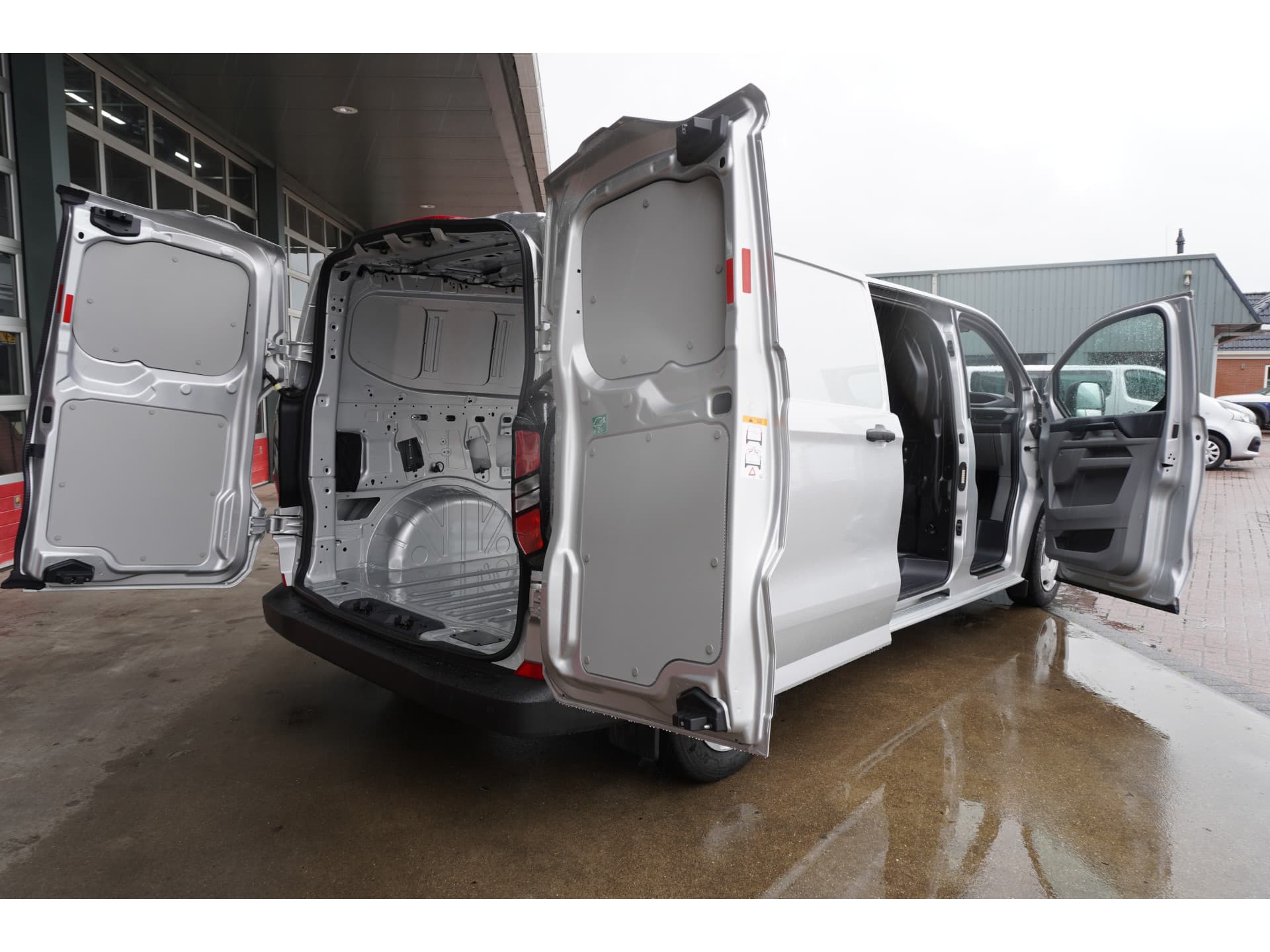 Foto 5 van Ford 320L 2.0 TDCI 170PK L2H1 Trend Automaat Schuifdeur L / R