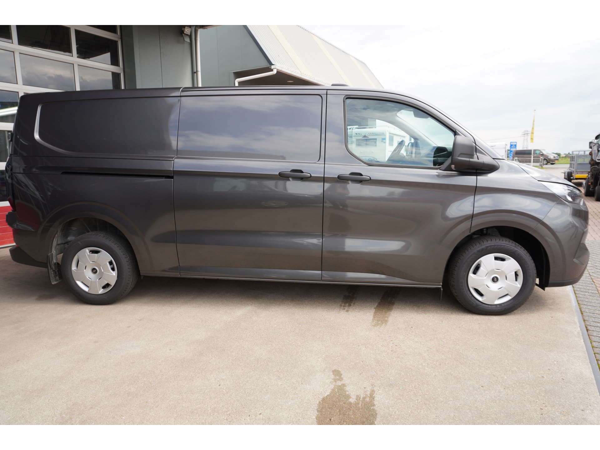 Foto 3 van Ford 320L 2.0 TDCI 136PK L2H1 Trend Nieuw Model